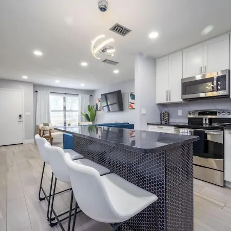 561J) Large 2 Bedroom With King Bed And Patio